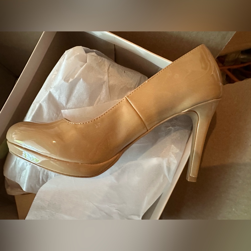 Lauren Conrad Rebel Women's Pumps - Nude- Patent - size 8